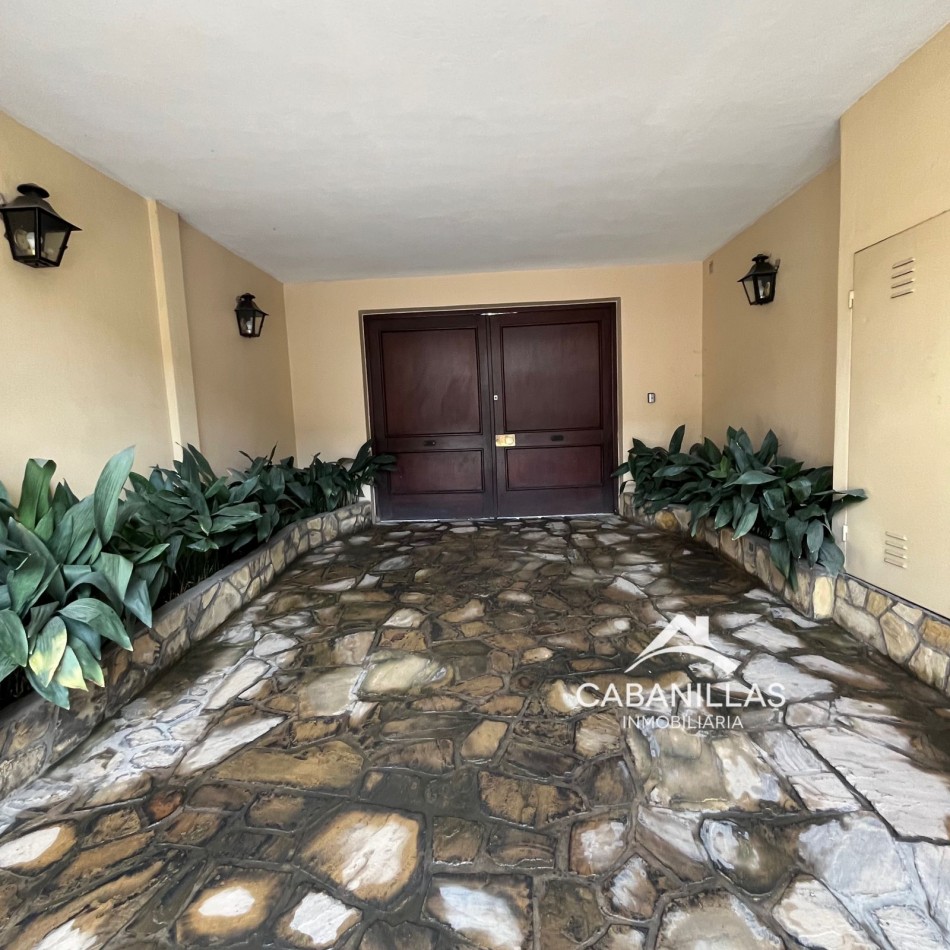 Casa de 4 Dormitorios con jardin y pileta en el Centro de Salta