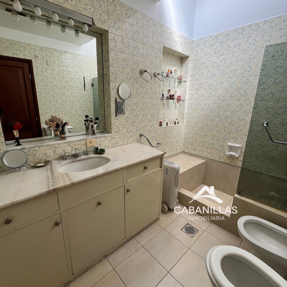 Casa de 4 Dormitorios con jardin y pileta en el Centro de Salta