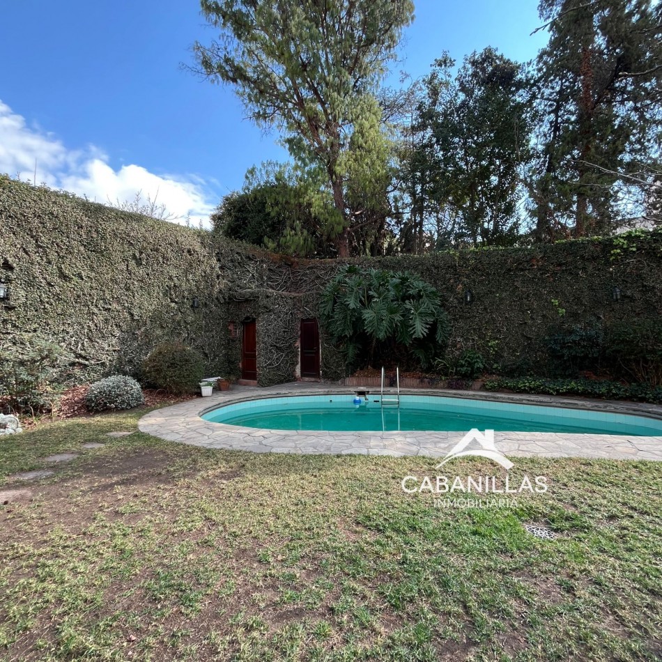 Casa de 4 Dormitorios con jardin y pileta en el Centro de Salta